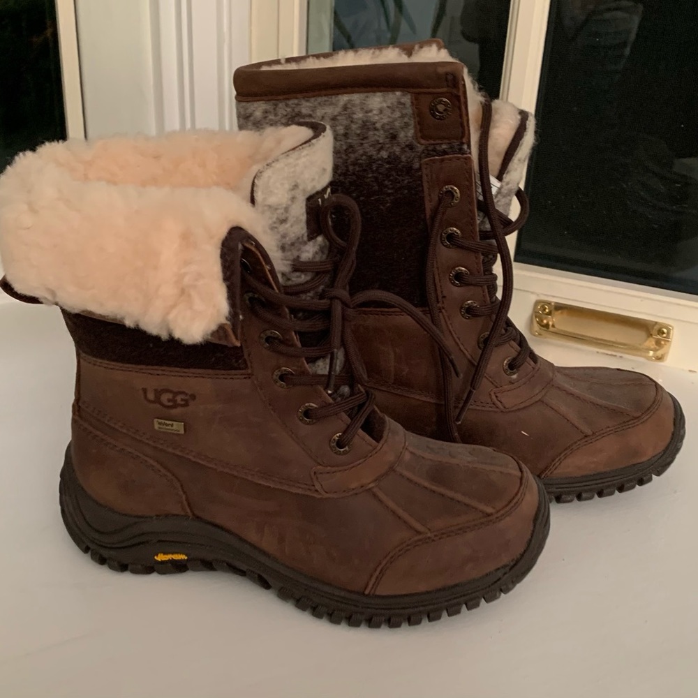 UGG winter boots…..never worn….size 5